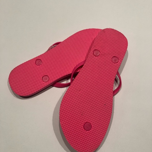🎨 New Old Navy pink flip flops 9 - Picture 3 of 3
